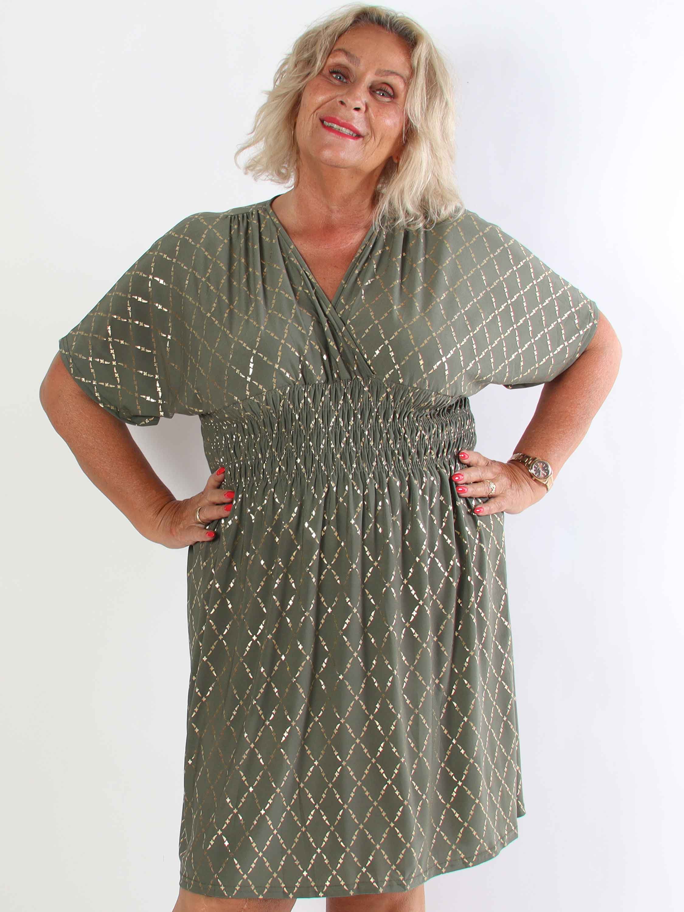 Pams Gold Check Short - Kort elastisk plus size klänning med gulddetaljer